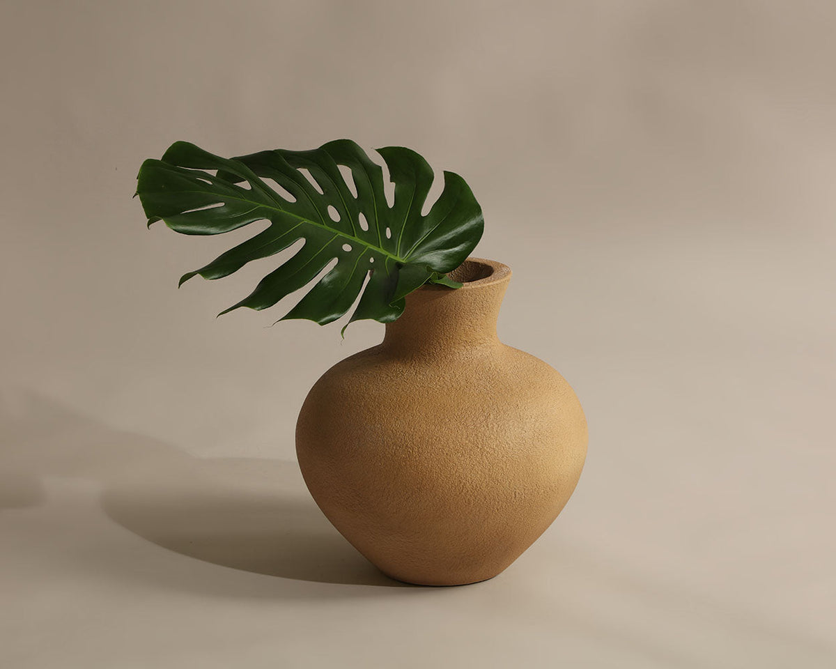 Amal Concrete Vase — side profile