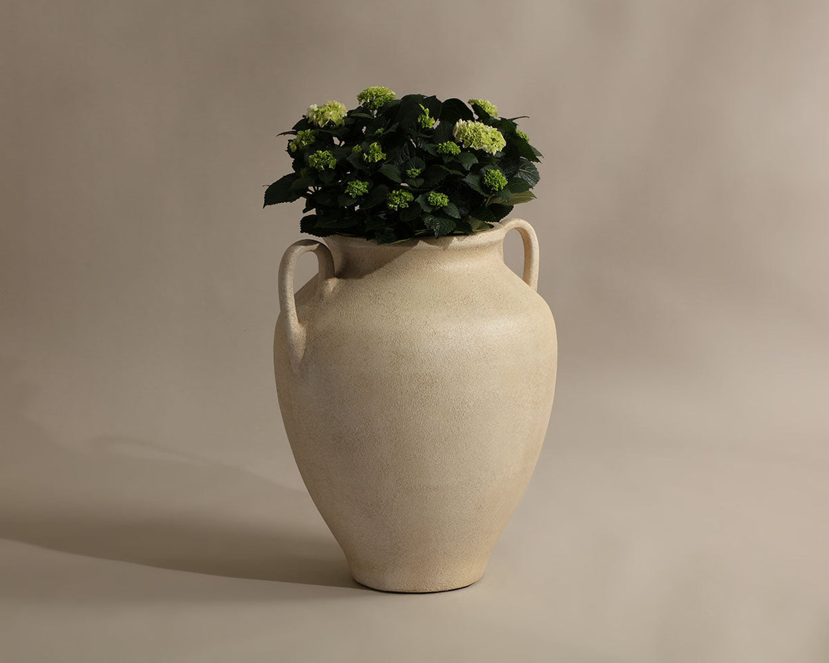Saskia Concrete Vase — side profile