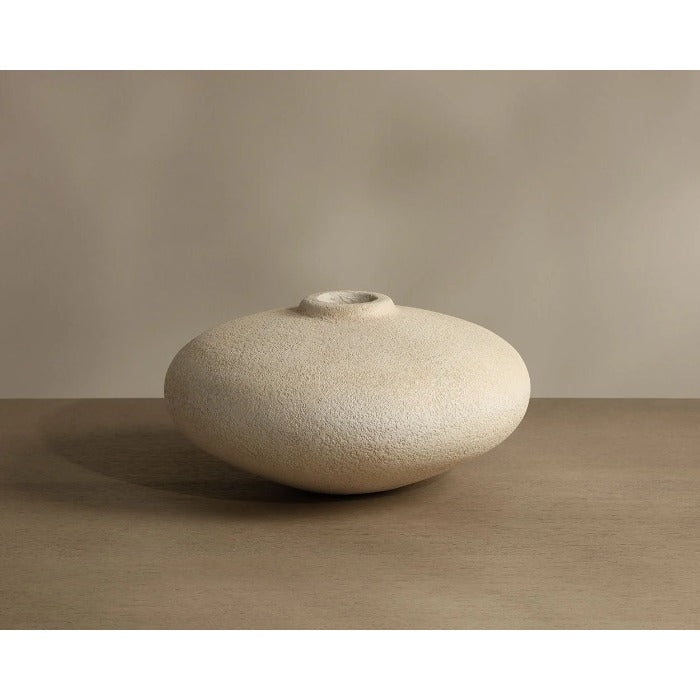 Eryne Vase