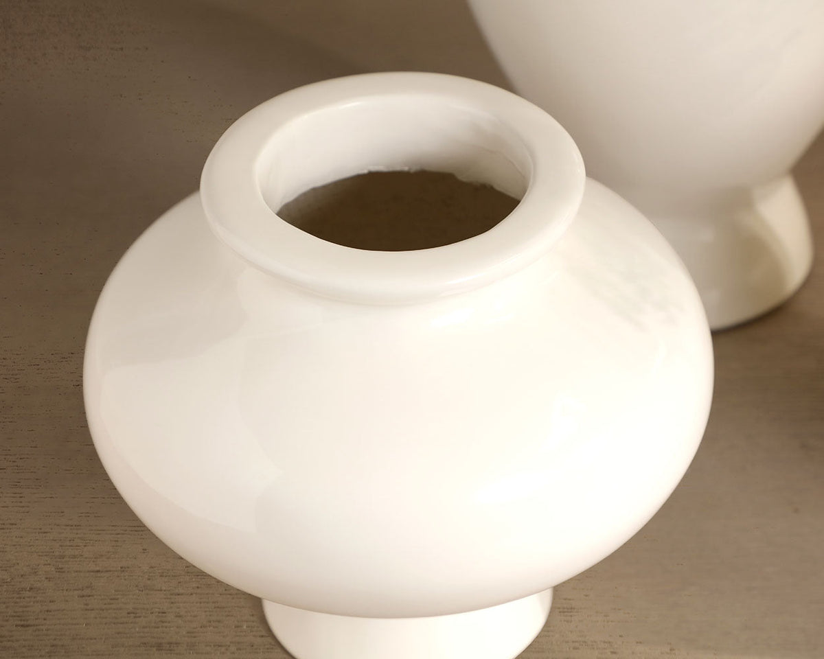 Zora Concrete Vase, Cream, detail