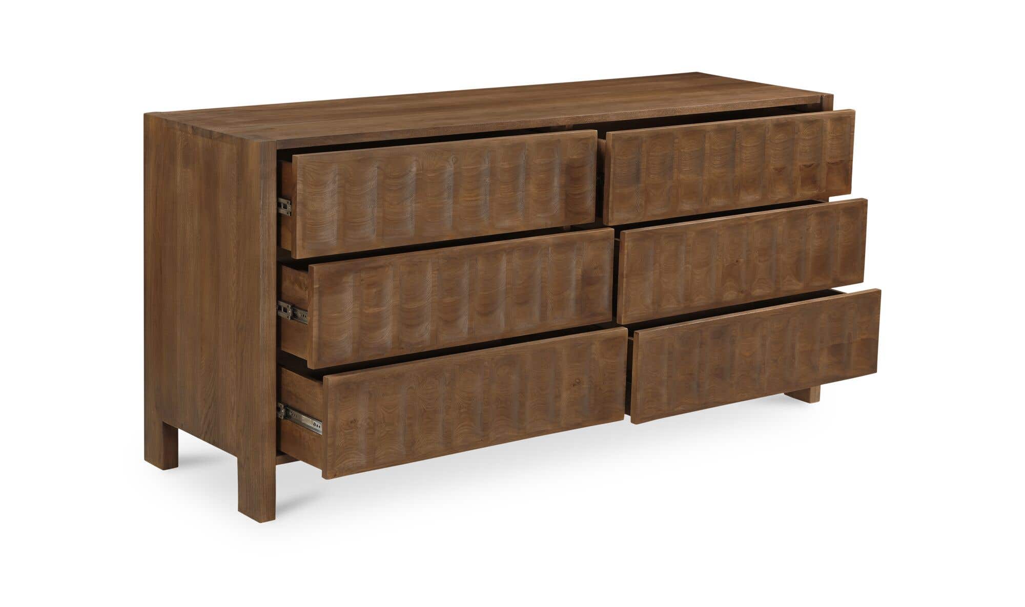 Roland Dresser 4