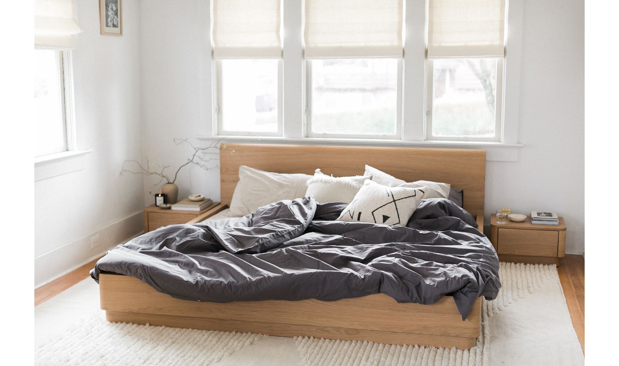 Round Off Queen Bed Light Oak Brown 2